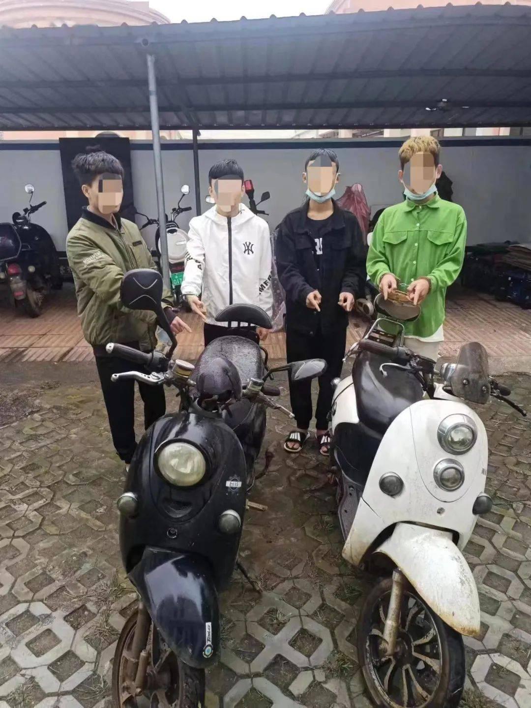 “太倒霉了！”苏州，一男子去雇主家搞装潢，听到自己的电动车报警声，发现4名年轻人