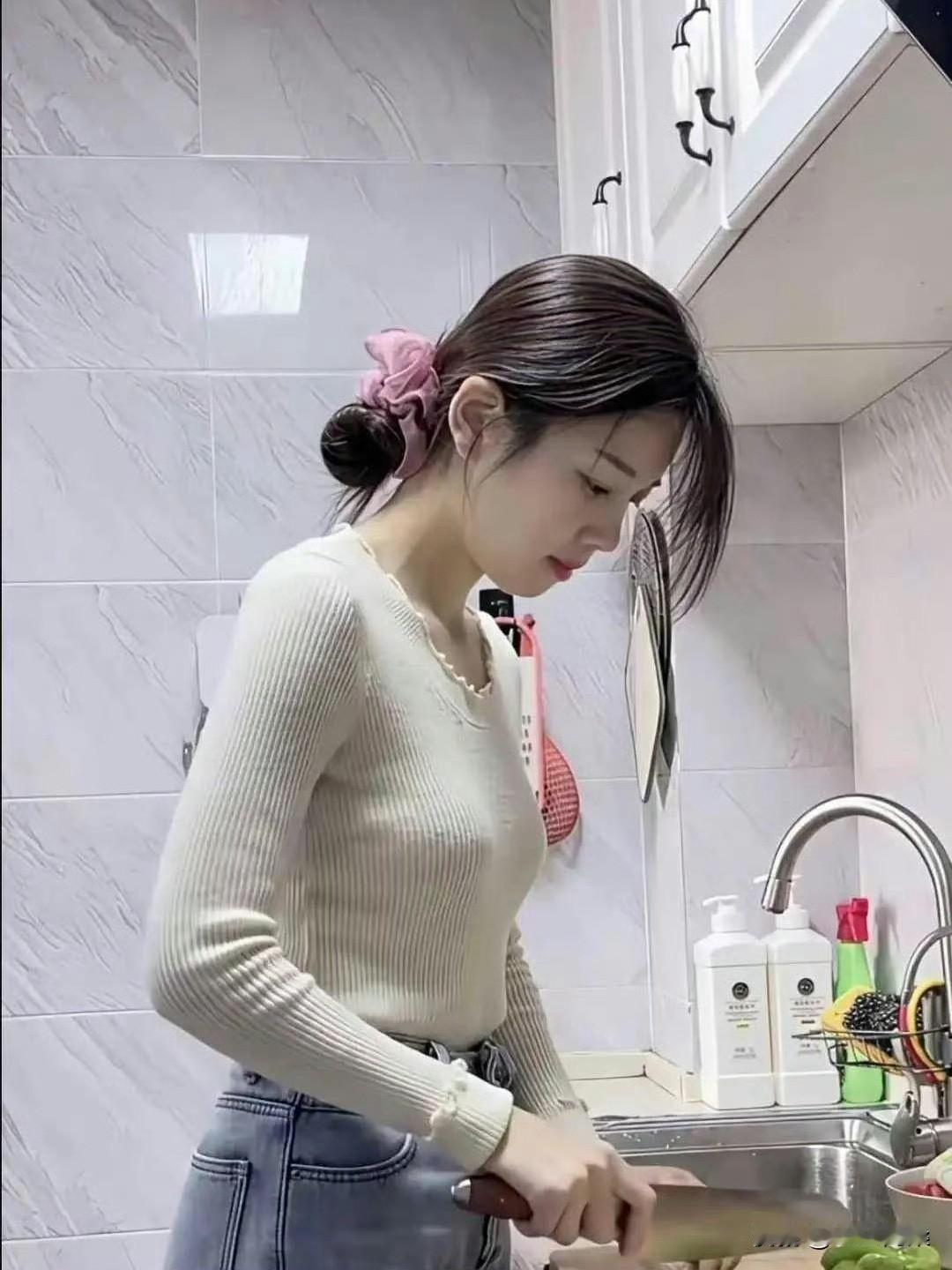 此图绝不含有涉及低俗易引发不良联想的内容。