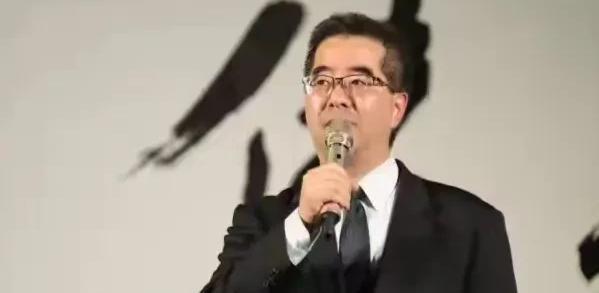 近段时间以来，蓝绿白在立院的攻防呈现出愈演愈烈之势，尤其是在人事安排方面矛盾日益