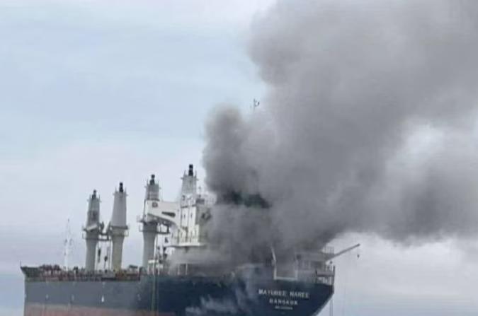 特朗普鼓励船只勇闯霍尔木兹后，开往印度的商船，被伊朗打了

当地时间周三，伊朗革