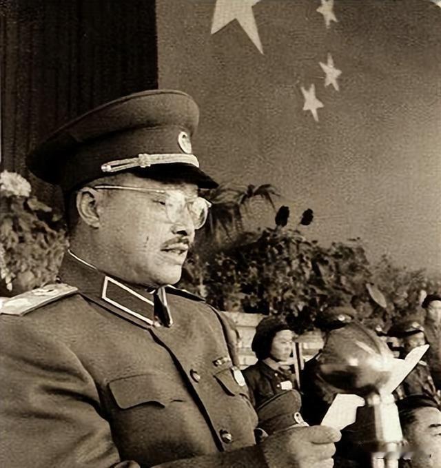 1955年授衔！毛主席一句评价，道破贺龙元帅最珍贵的伟大
 
1955年毛主席亲