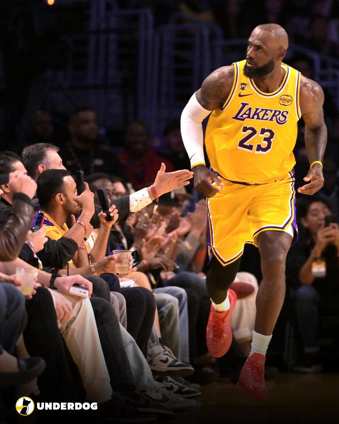 詹姆斯最近七年常规赛出战胜率：本赛季至今 35胜19负，64.8%2024-25