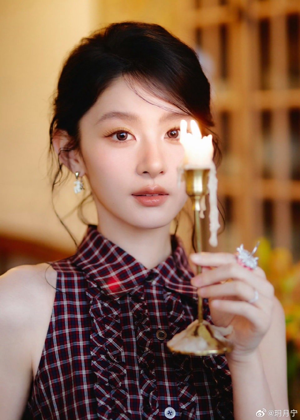 赵晴郑业成直播一点藏不住事在你眉梢种红豆 看直播被甜到反复拉进度条，郑业成现挂抚