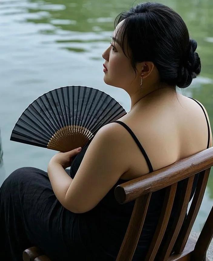 三十六计：釜底抽薪（19）
文/无冕诗人

战火纷飞乱世间，
计谋三十六章传。
