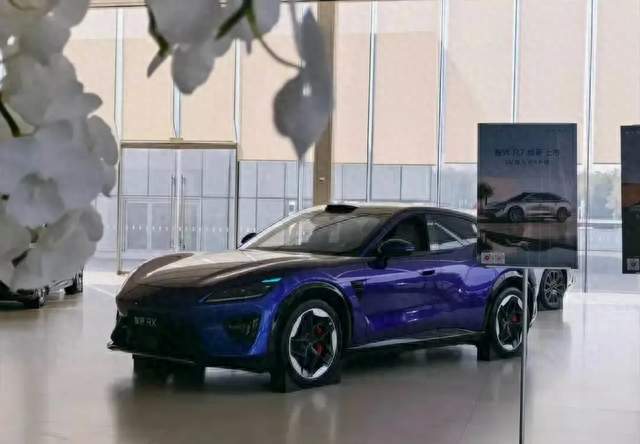 智界RX、享界V8同台亮相，鸿蒙智行铺开矩阵，普通消费者该怎么看
