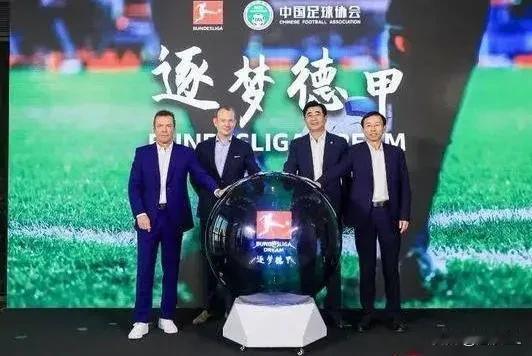 扬科维奇最佳替代人选，宋凯心中或早有答案。
  前国安主帅施密特也许是最适合国足