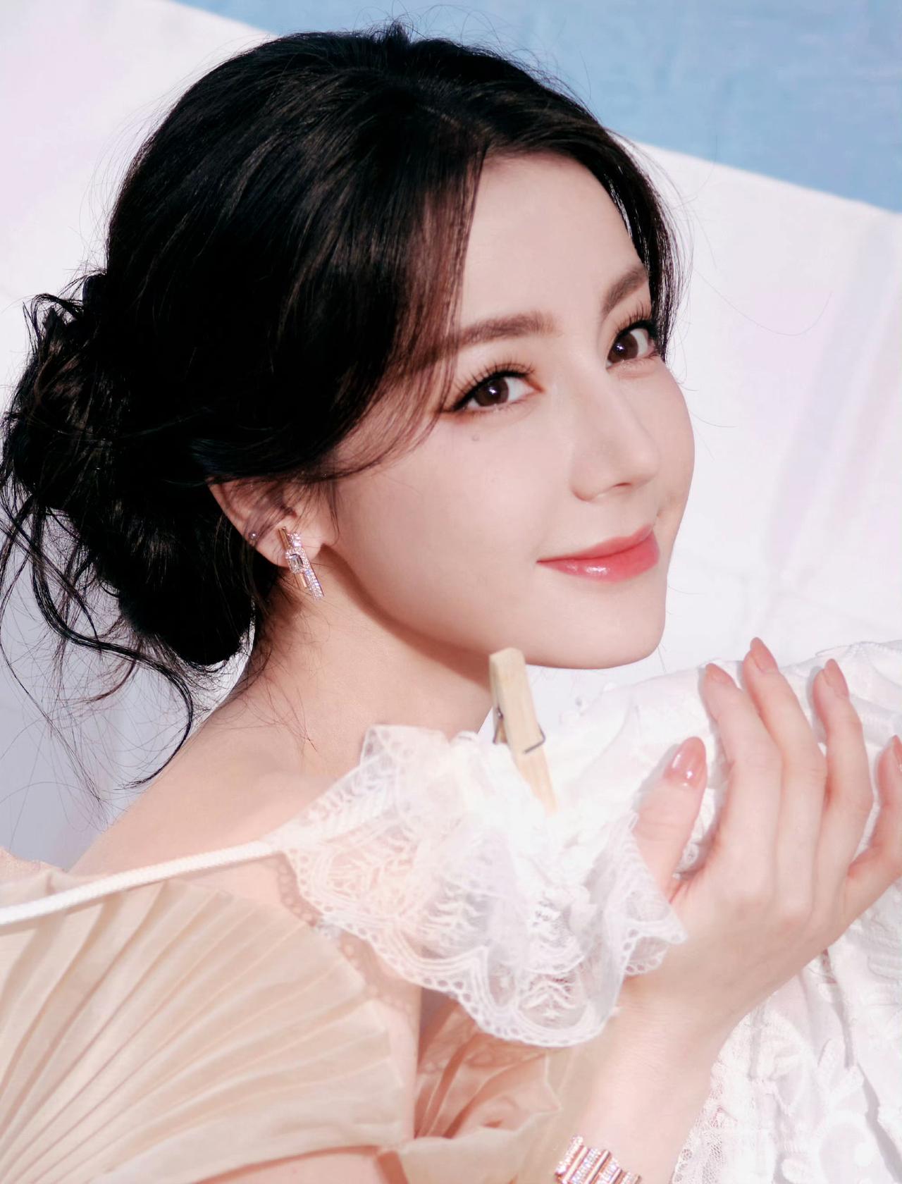 晒图笔记大赛美女明星穿搭写真