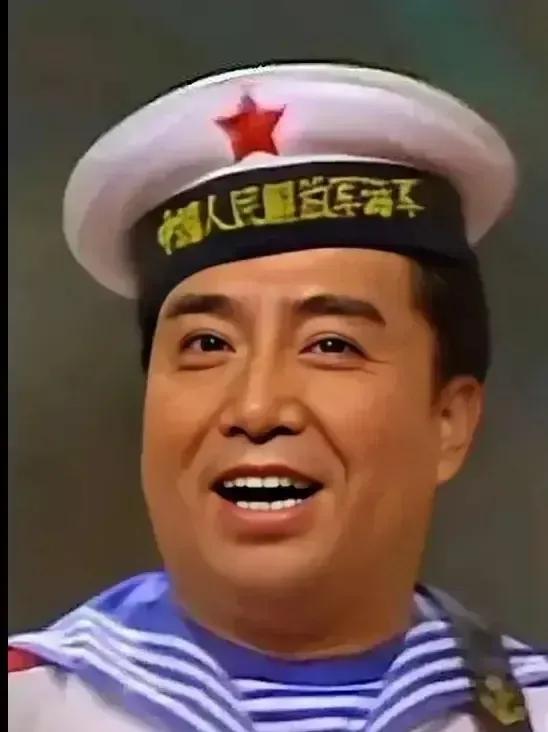 年轻时的他俩，一个眉清目秀，一个儒雅斯文。当年在广播媒体上，应该算是最火的两位男