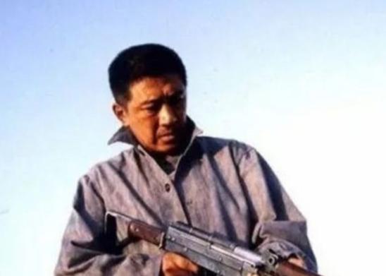 “我宁可重拍，也不会让他得逞！”2000年，导演陈国军筹拍《末路1997》，没想