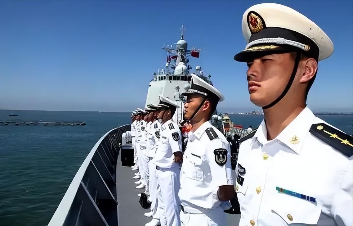 卫星实拍曝光重磅新舰！广州龙穴岛船厂在建巨型舰船刷屏海外防务圈，无航母甲板、无驱