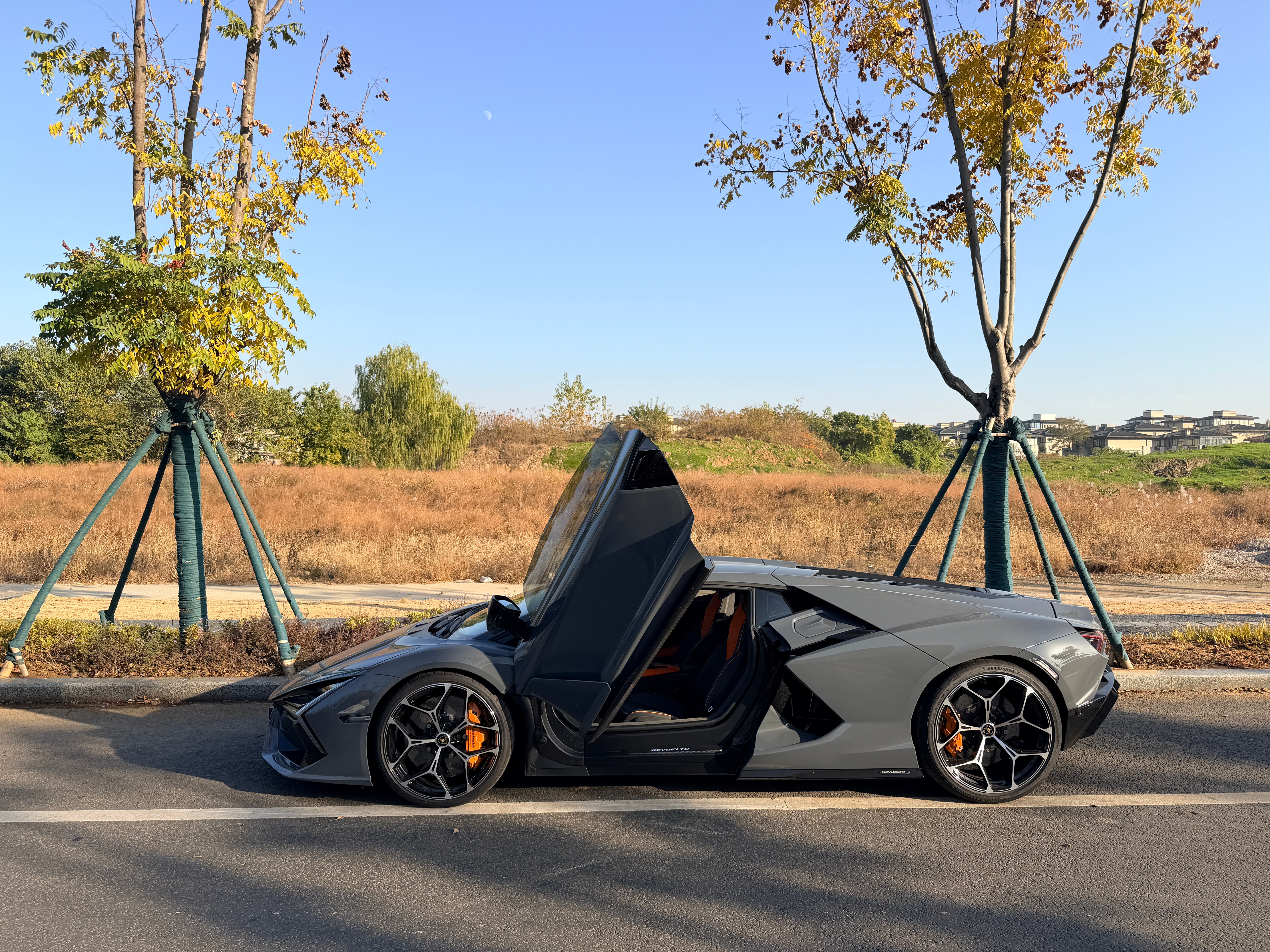 25年兰博基尼大牛Revuelto 700公里这车目前在二级市场各种配色、配置可