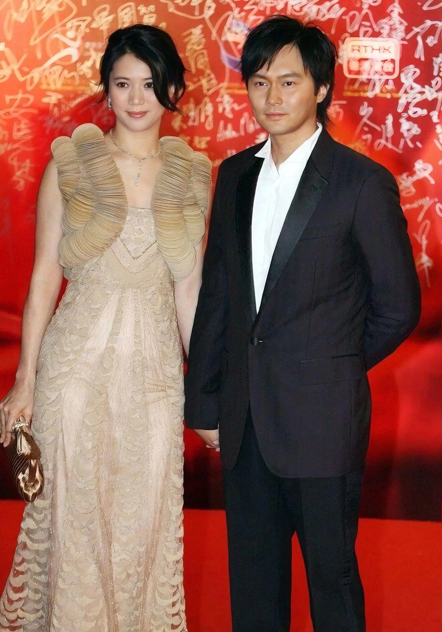 世间安稳的婚姻，大多是两个人的审美同频、灵魂对等。 也就看懂为什么张智...