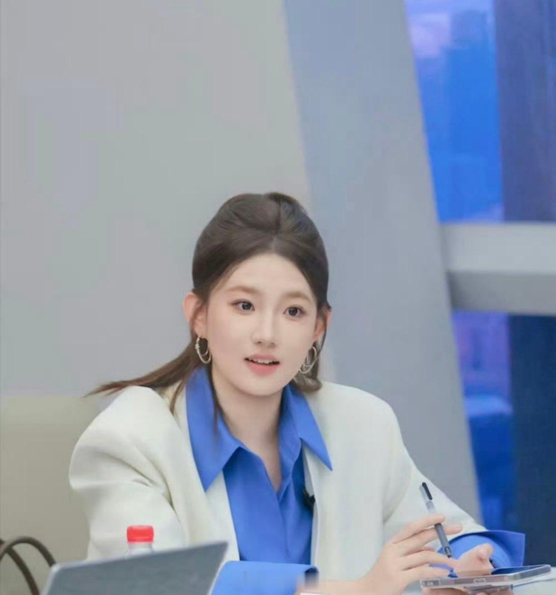 孟羽童曾因失恋独自徒步13公里一段低谷独自徒步释怀，不沉溺内耗。孟羽童一语点破，