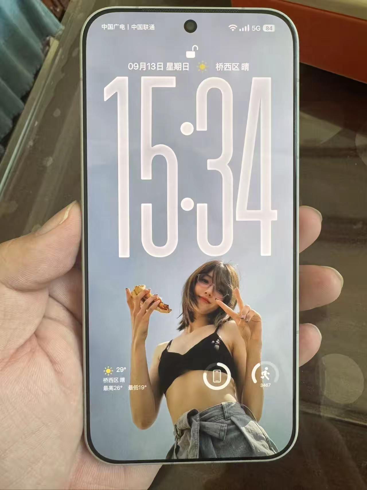 一加15怎么样？【续航】得益于比较保守的亮度，续航还行，极限续航大概九小时不打游