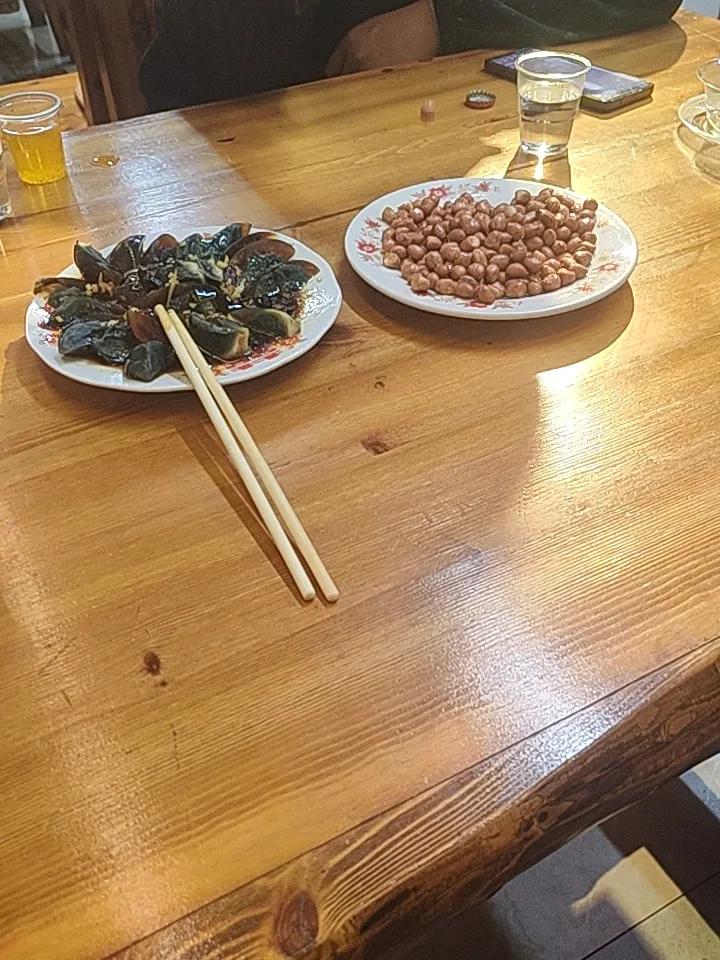 昨晚和几个认识的一起吃饭，吃饭期间有个人问我今年收入如何，能到三百个吗？

昨晚