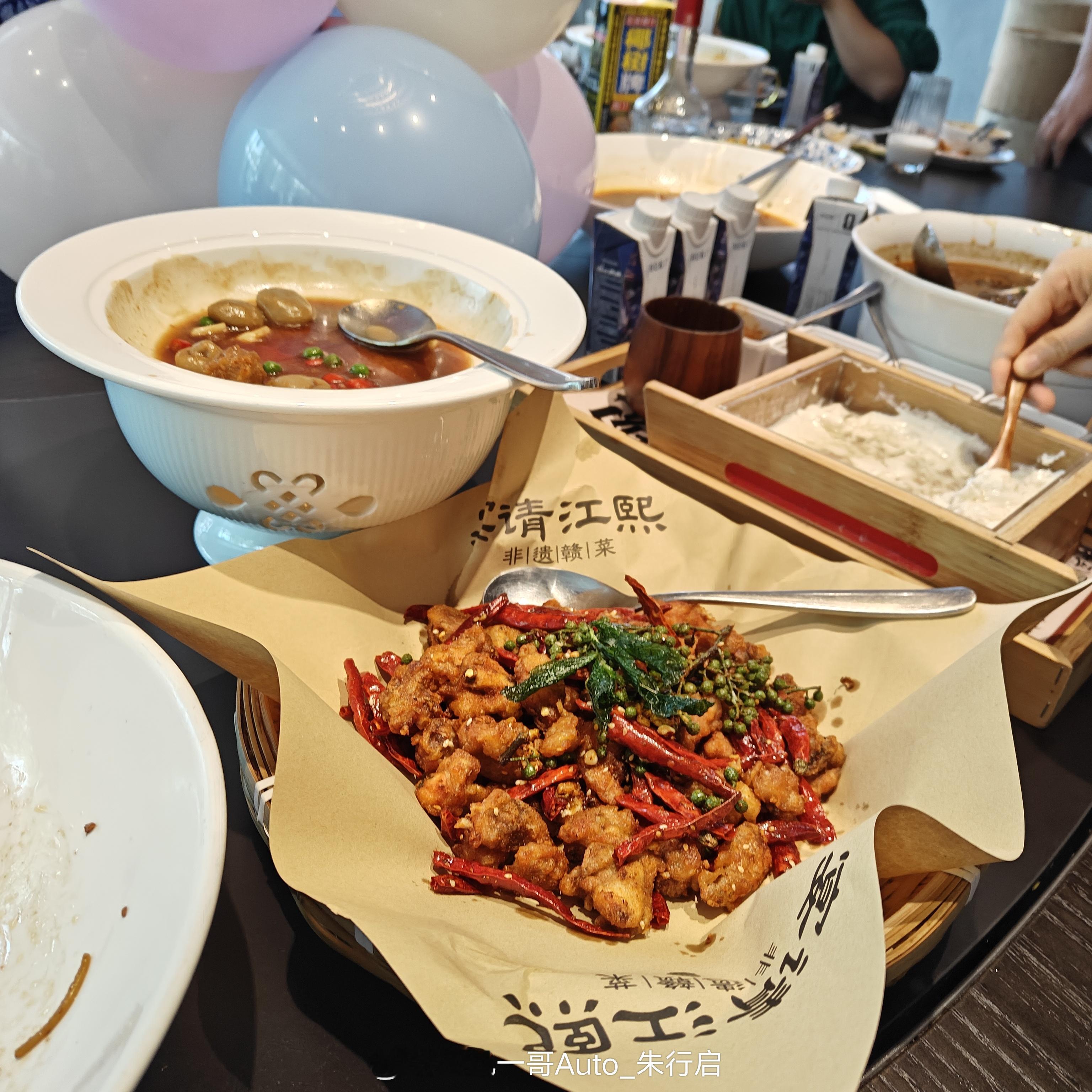 去兄弟女儿的百日宴恰饭恰饭景德镇的瓷器风装修设计很喜欢吃起来的话也是各种风格菜系