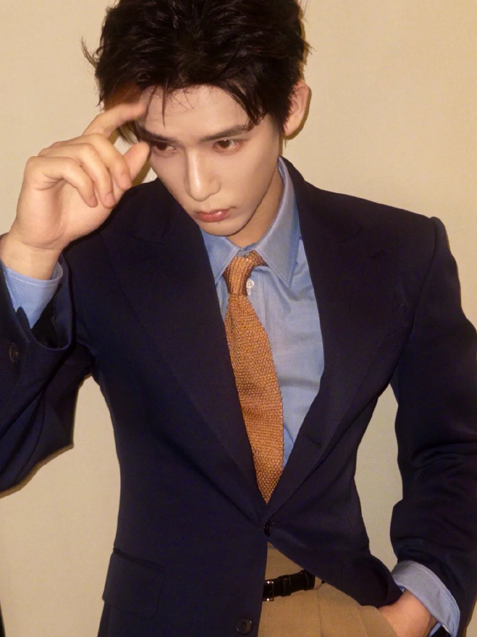 宽肩窄腰｜王安宇