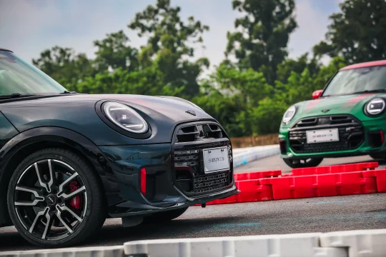 去Mini赛道了🚗🏎️