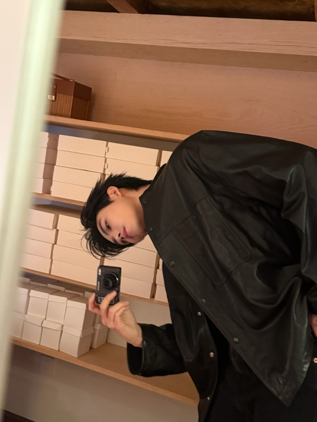 陈飞宇一个月没吃晚饭 陈飞宇：看到提拉米苏眼睛都直了。我：看到陈飞宇瘦了眼睛都直