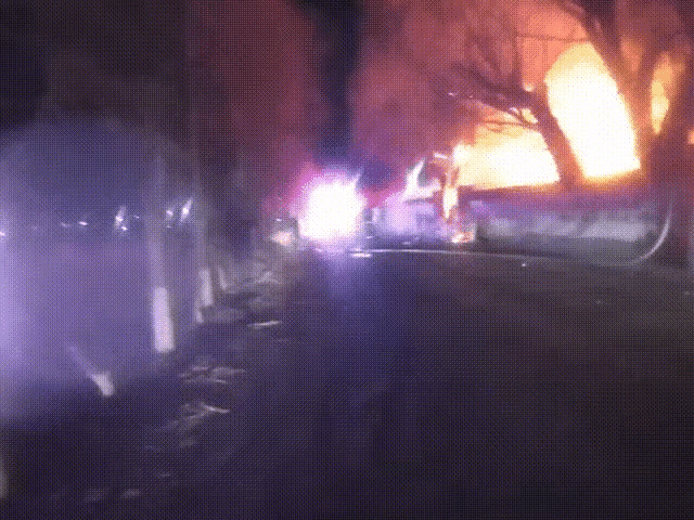 “两次火海”背后，藏着中国人最不敢说的软肋

火舌蹿上屋顶的那一刻，64岁的刘大