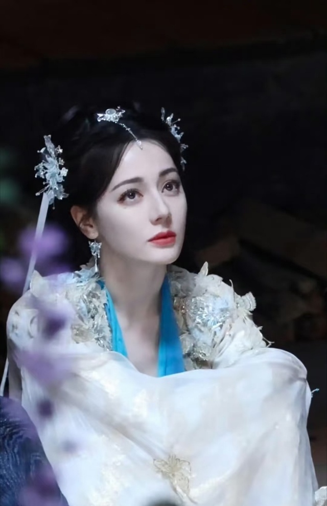 我都不敢想慕胥辞播了之后我会被贺思慕迷成什么样！！毕竟现在看路透已经被美晕了[摊