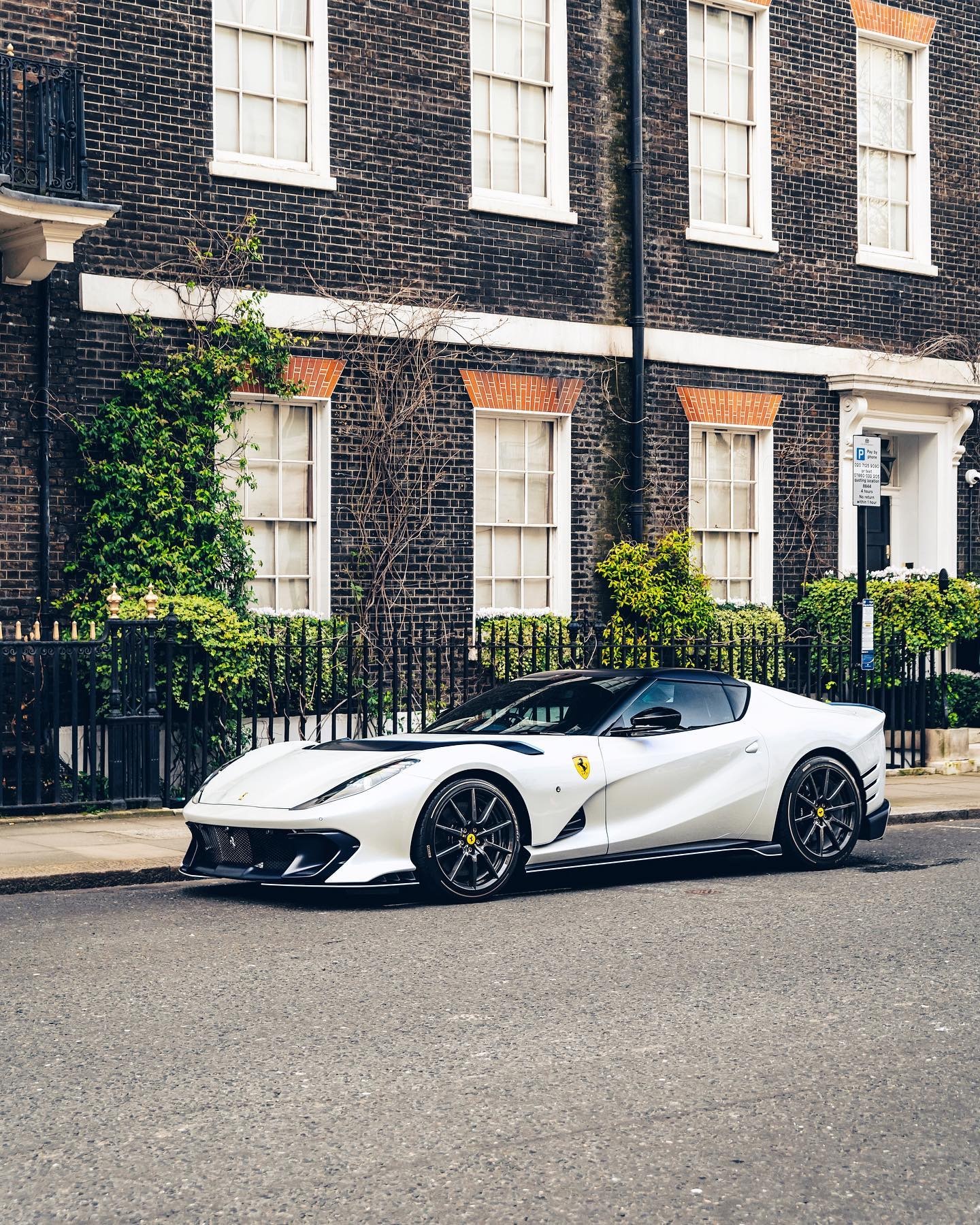 伦敦812C A ‘Bianco Onda Marina’ ​​​