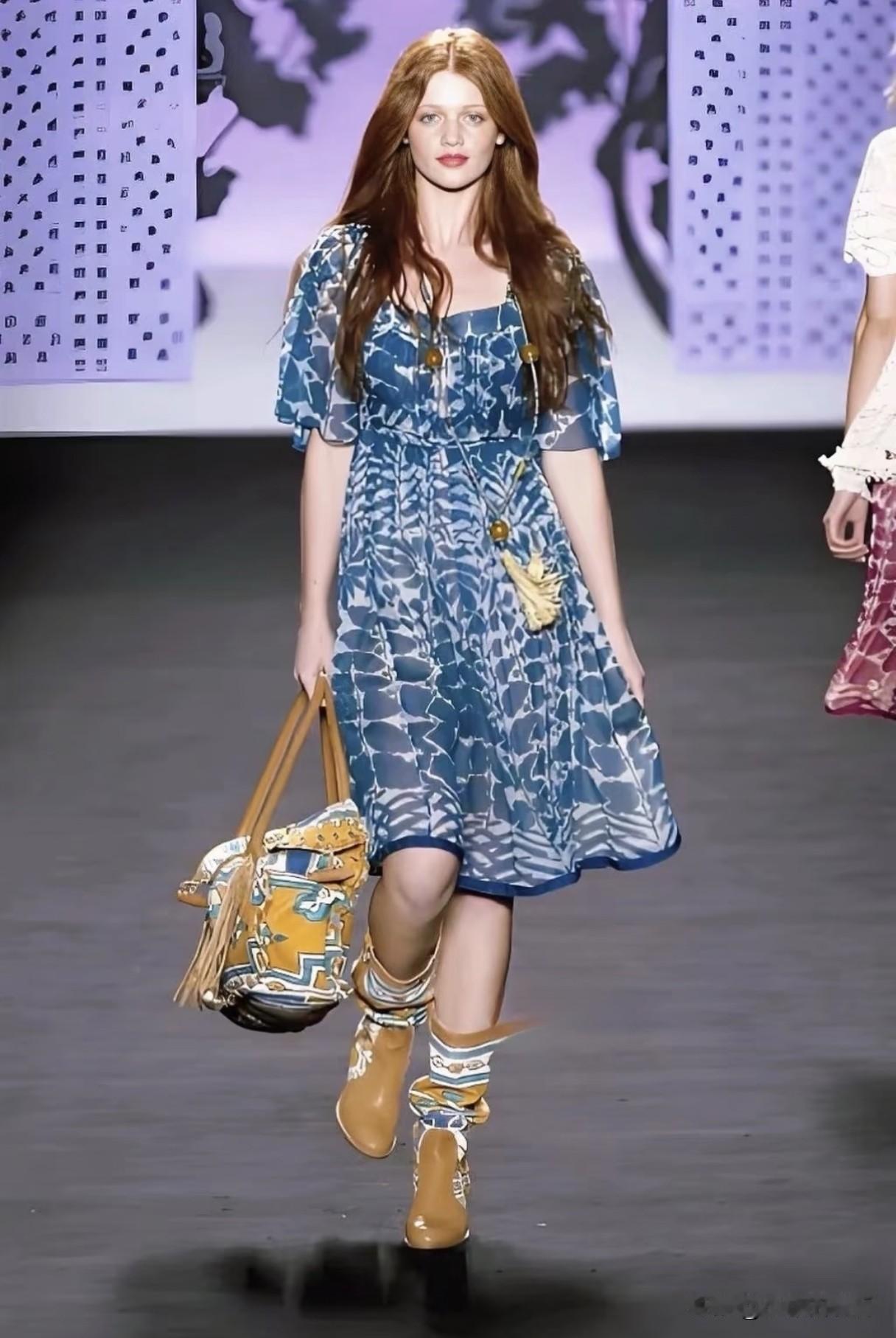 重温Anna Sui 2005春夏经典大秀，绝对是西部复古美学的巅峰之作。本季取