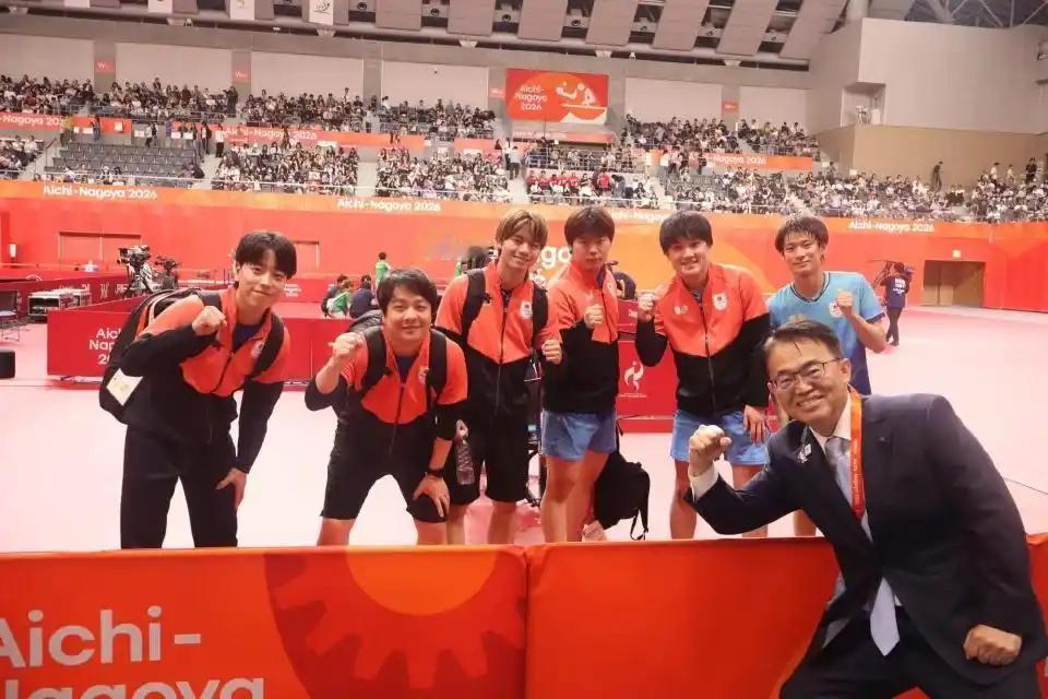 亚运会男团决赛，张本智和为日本夺冠立下头功，连胜温瑞博和王楚钦，这一幕是不是让人