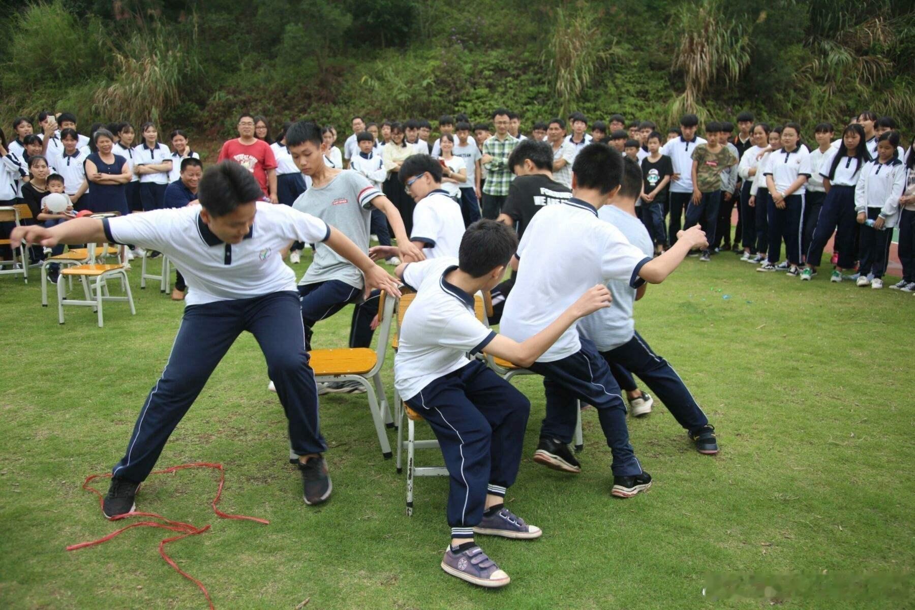 M先生觉得自己有能力抢走我的椅子 