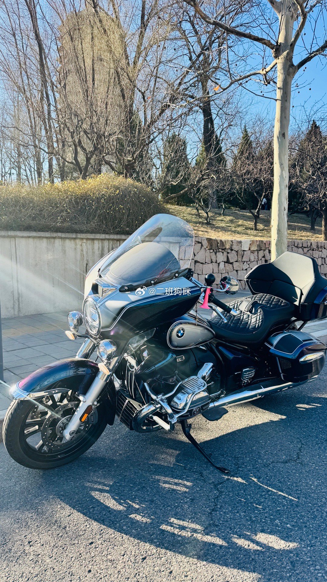 宝马R18我很喜欢，但他确实使用场景对于我来说太少了，3年出保修期了我才骑了1万