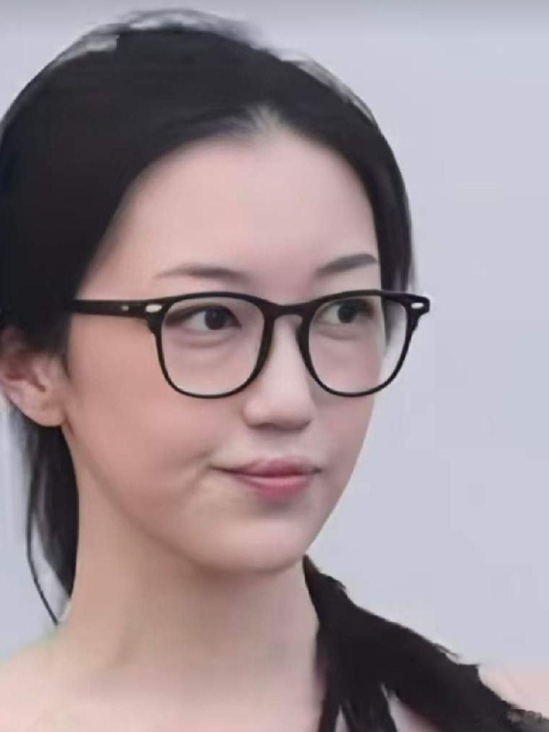 李嫣嘴唇有没有伤痕已经不重要了直白地讲, 并非是在于她钱财这辈子都花不竭尽, 而