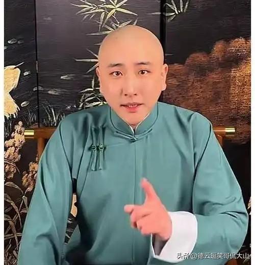 潘云侠原是德云社演员，他是董事长王慧老姨家的孩子。如今，他在曹云金的听云轩担任副