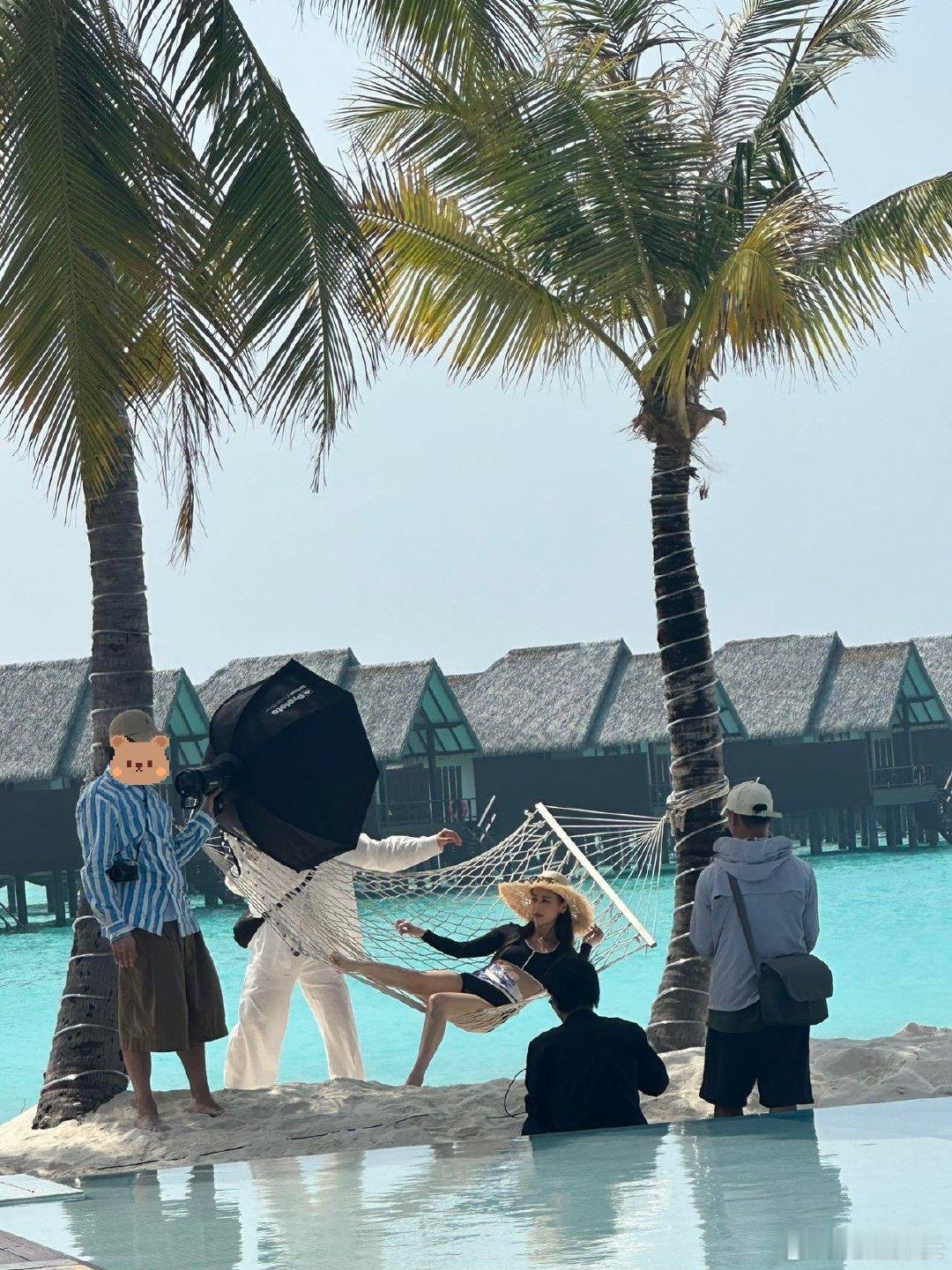 马尔代夫偶遇黄圣依网友马尔代夫偶遇黄圣依 网友马尔代夫偶遇黄圣依，她的镜头感超足