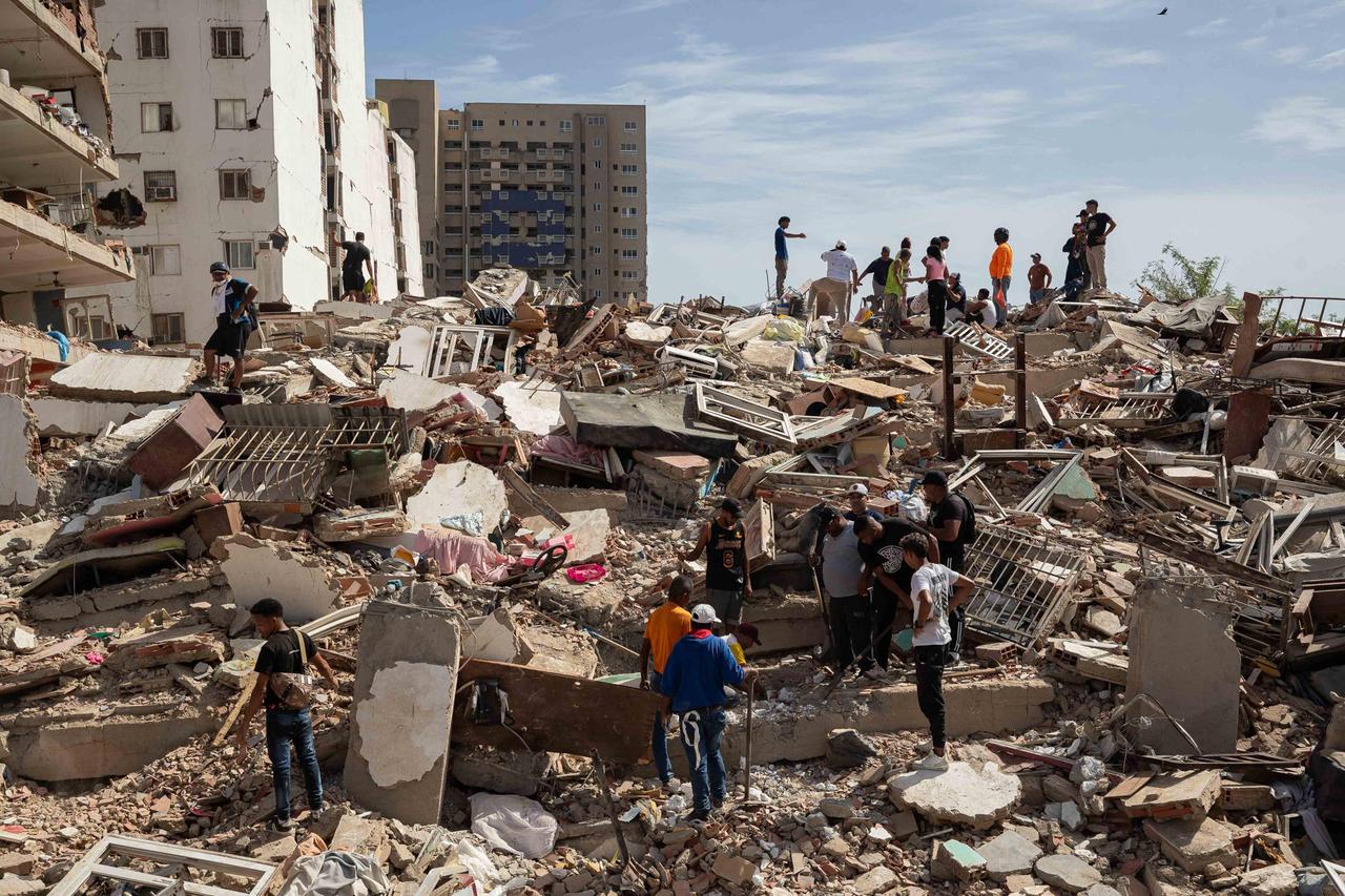 委内瑞拉日前接连发生7.2级和7.5级地震之后，大地震已造成至少920人死亡与3
