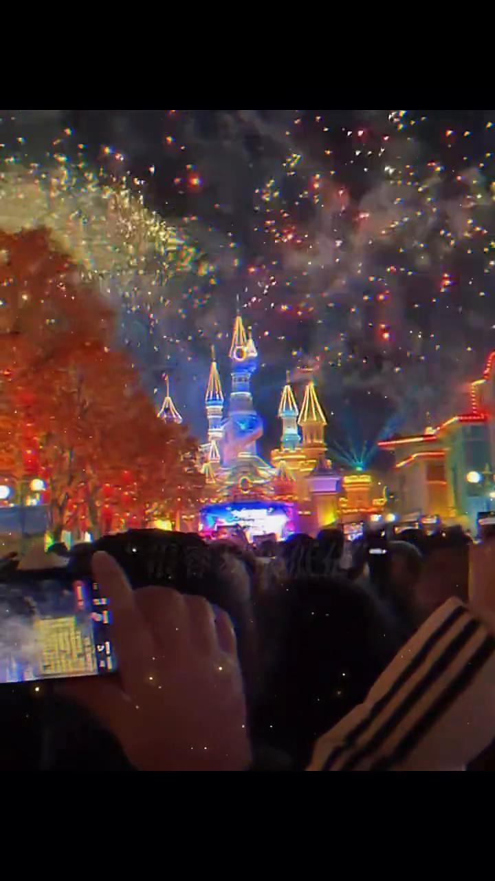 活成自己的靠山。
·在熟人面前适当低调。大部分人都希望你过得好，但不希望你过得比