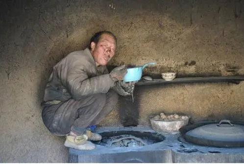 要科技创新发展口号没有问题，但我们有十几亿人口，这是无法回避的基本国情，其中8亿