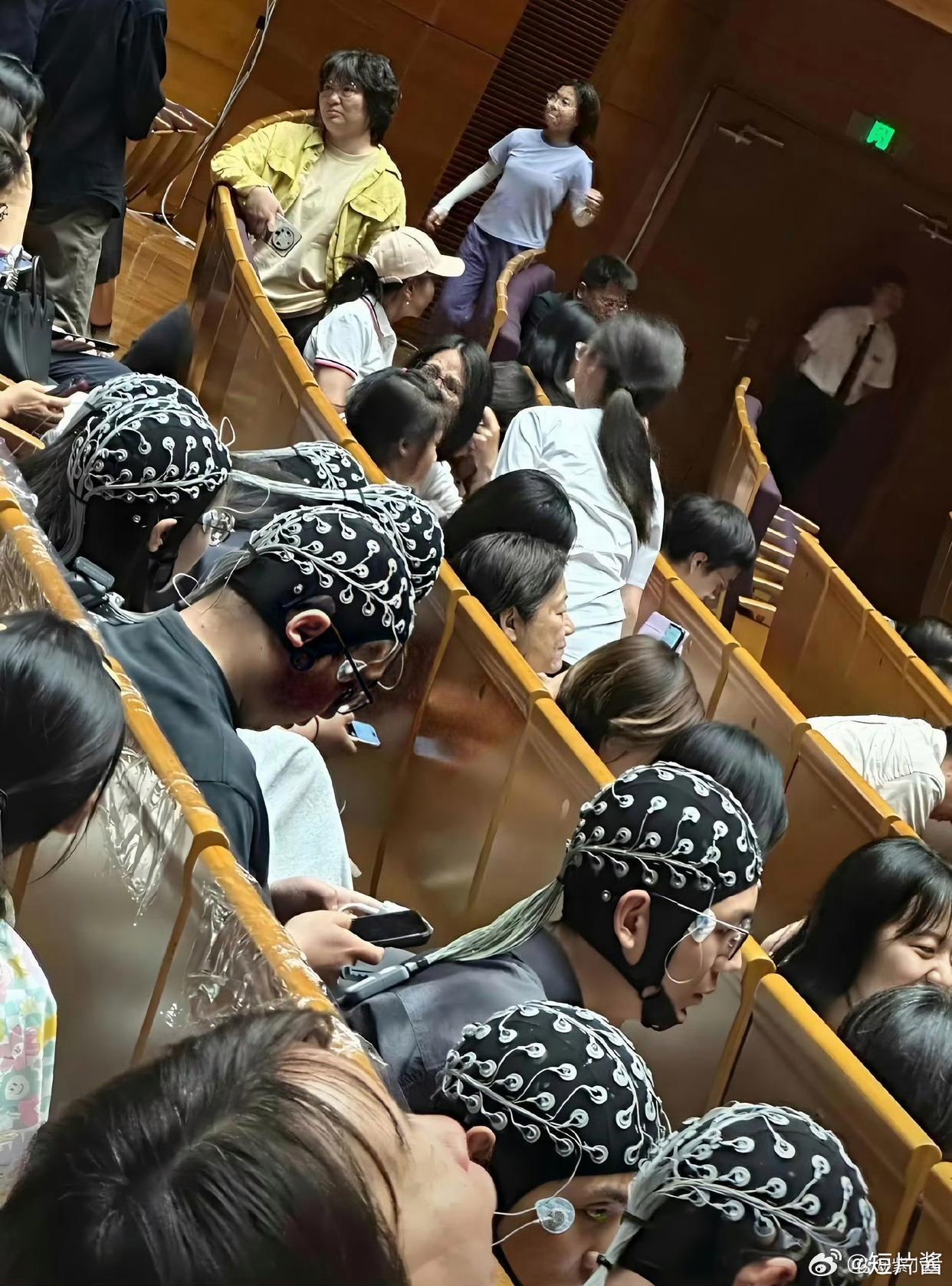 看第一眼的时候差点吓死！ 