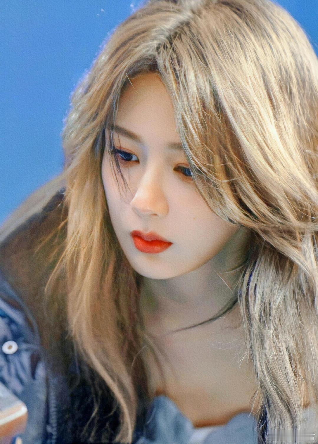 杨紫说自己以前是小黄毛杨紫说自己原来是小黄毛 哈哈哈哈哈杨紫被问是不是第一次染发