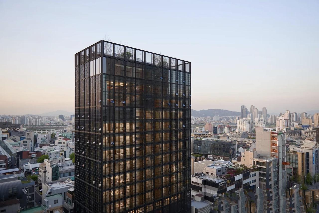 据韩国媒体报道，韩国新世界集团和阿里巴巴签署协议，打算一起帮韩国的好商品卖到全世