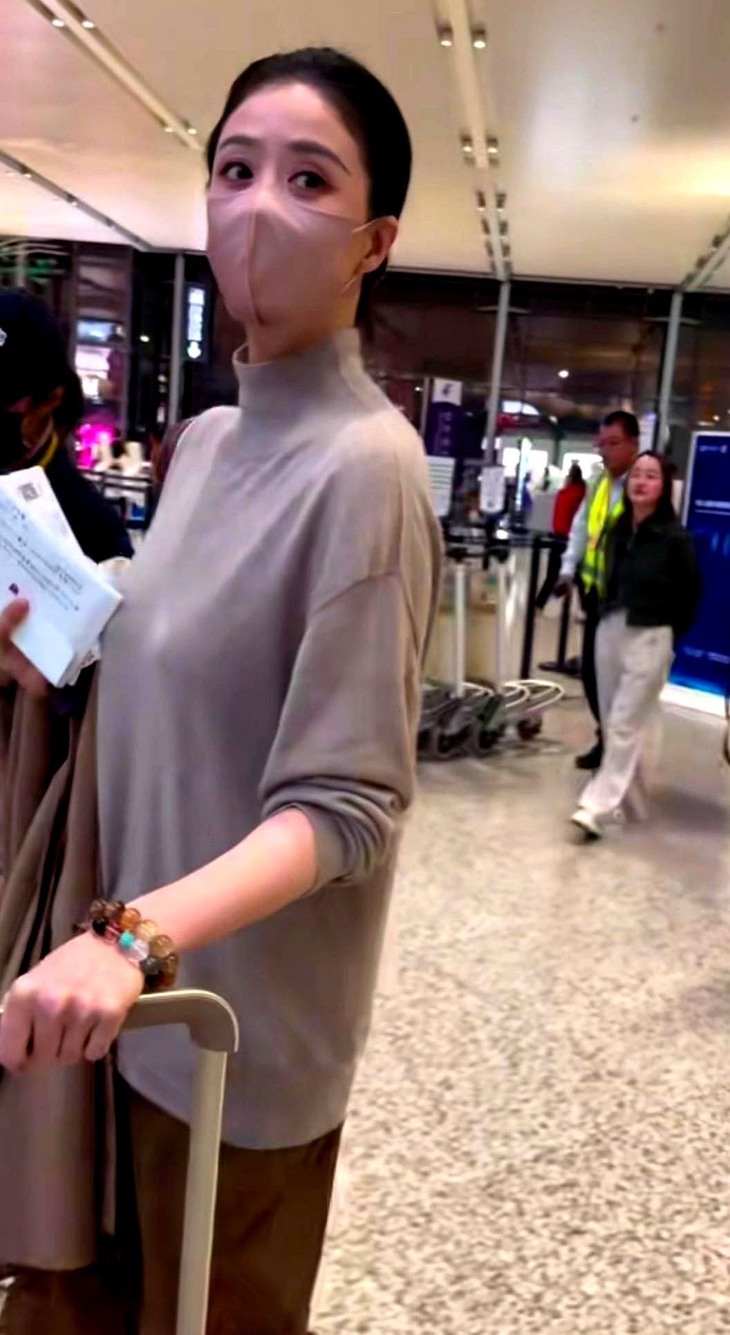 明星都在秀“姿势”，但他们的变化背后是坚持和科学。

蒋欣从华妃时的张扬变得更加