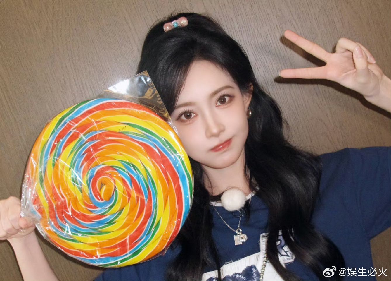 孟子义陪大家过六一儿童节 🍭敲可爱的孟孟小朋友带着巨巨巨巨无霸棒棒糖陪大家过六