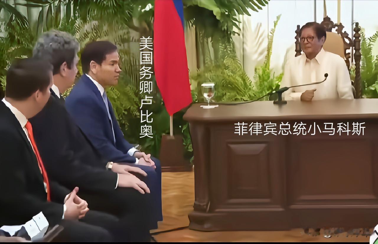 如此对待必将吃不了兜着走，小马科斯虽然贵为国家元首，然而在美国“钦差”面前也须礼
