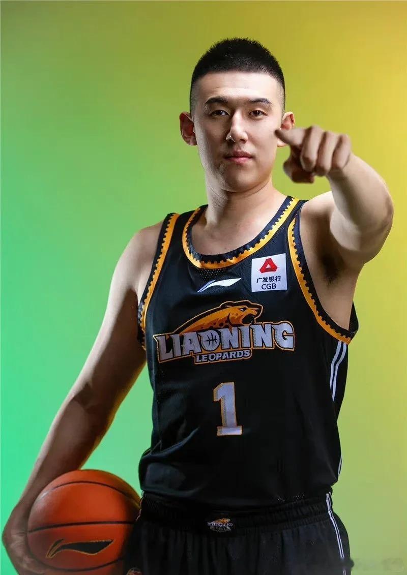休赛期辽宁男篮迎来重磅续约操作，球队正式向队内全明星内线付豪开出顶薪合同，敲定续