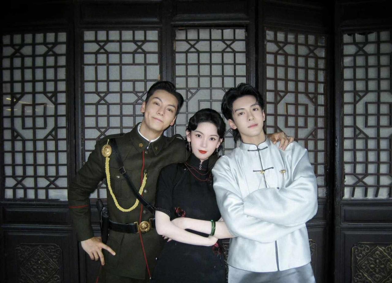 救命！这民国群像阵容也太绝了吧
十年梦回老九门，这一张大合照直接戳中情怀😭
一