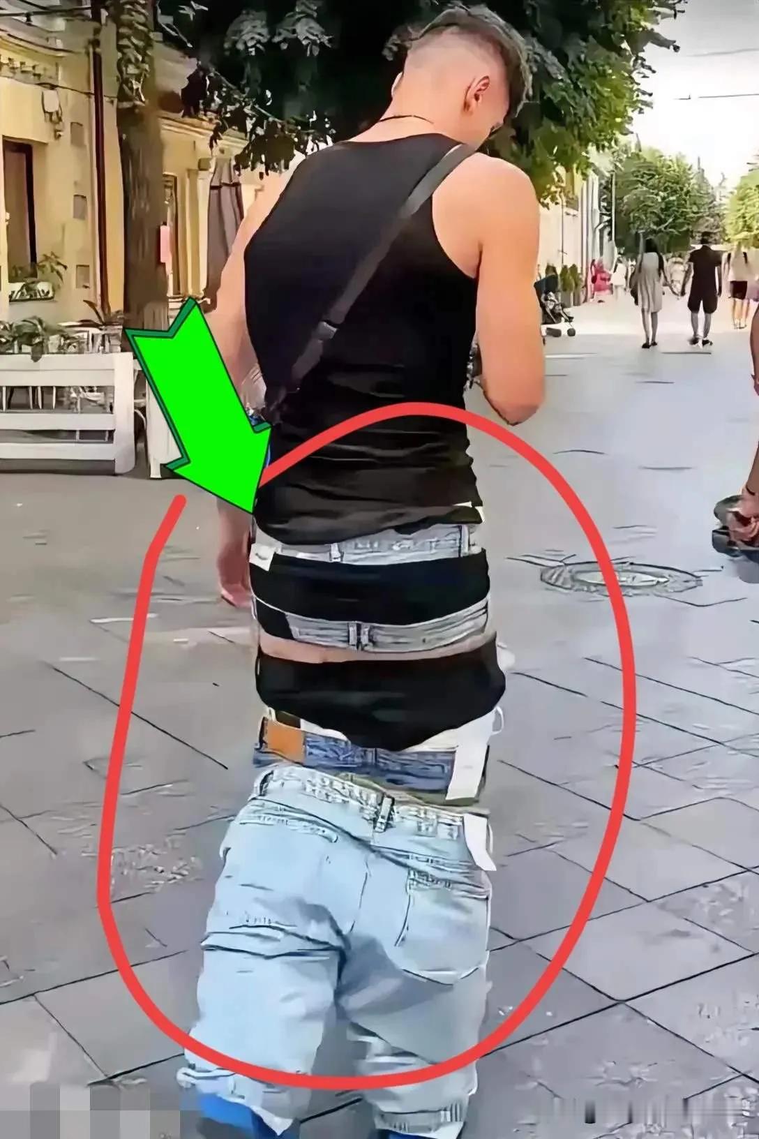 五一今天刚回家，就被九十多岁的奶奶追着打，下午还要去相亲，不知道能不能成功，心里