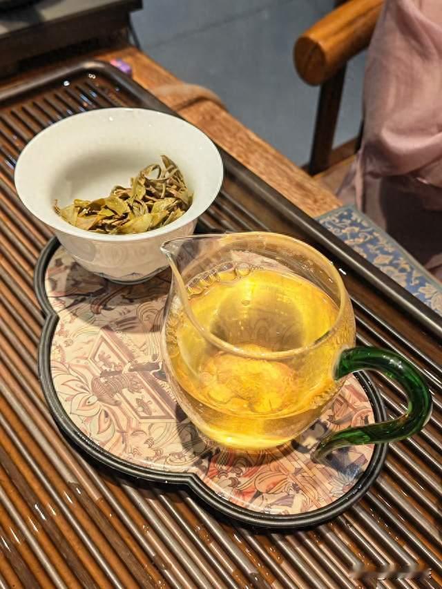 山头茶内卷、库存压仓！普洱行业转型的真相，很少有人讲透