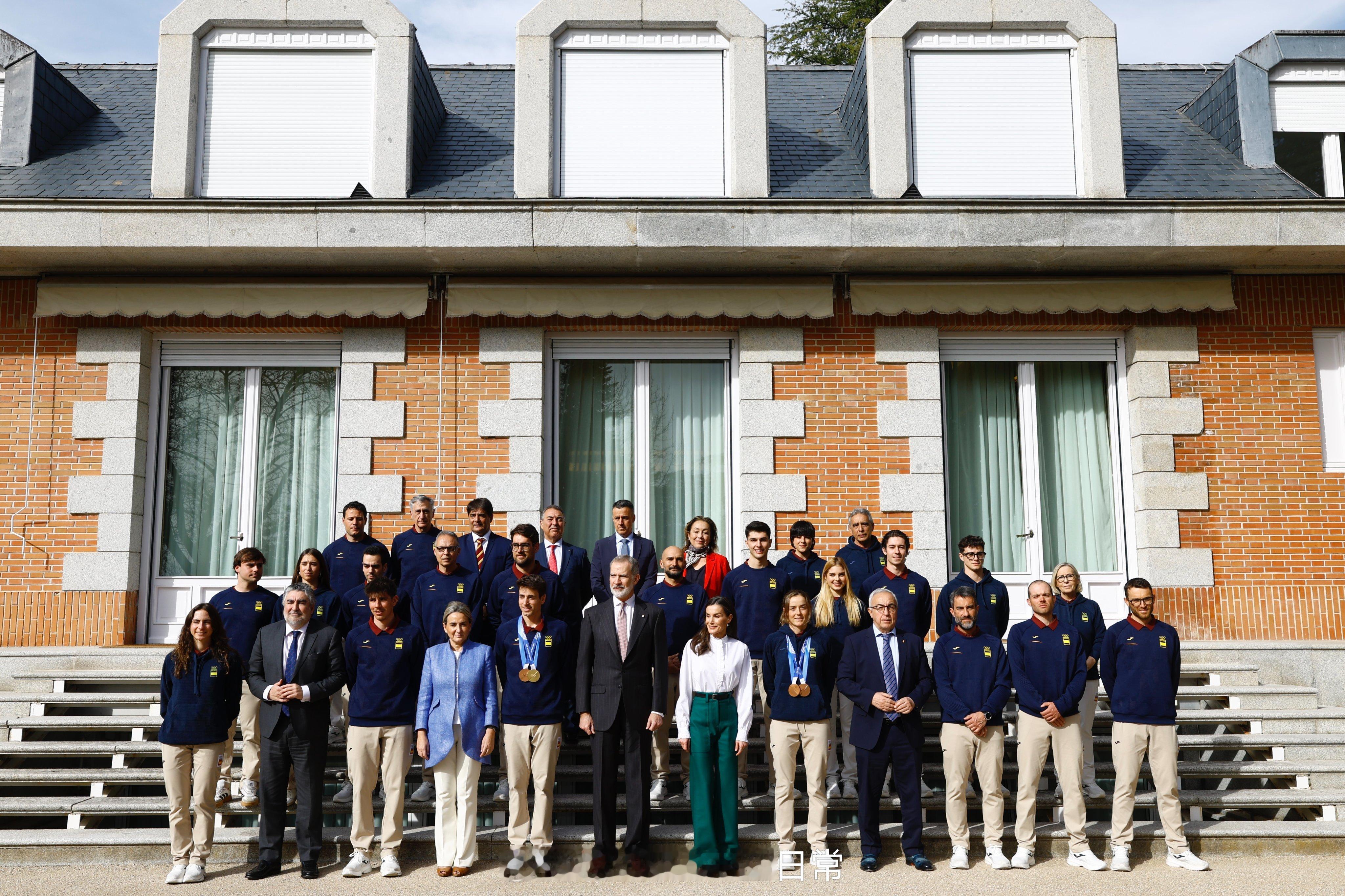 西班牙王室 2月25日，费莱在zarzuela王宫接待本届冬奥会西班牙代表团~本