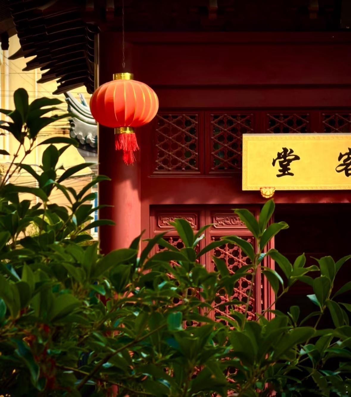 中秋一过，很多人的磁场就要开始变了，磁场归正，旧序更新。那些纠缠你的烦心事，慢慢