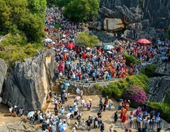 反向旅游变“反向踩坑”，县城游别只赚一次性流量钱