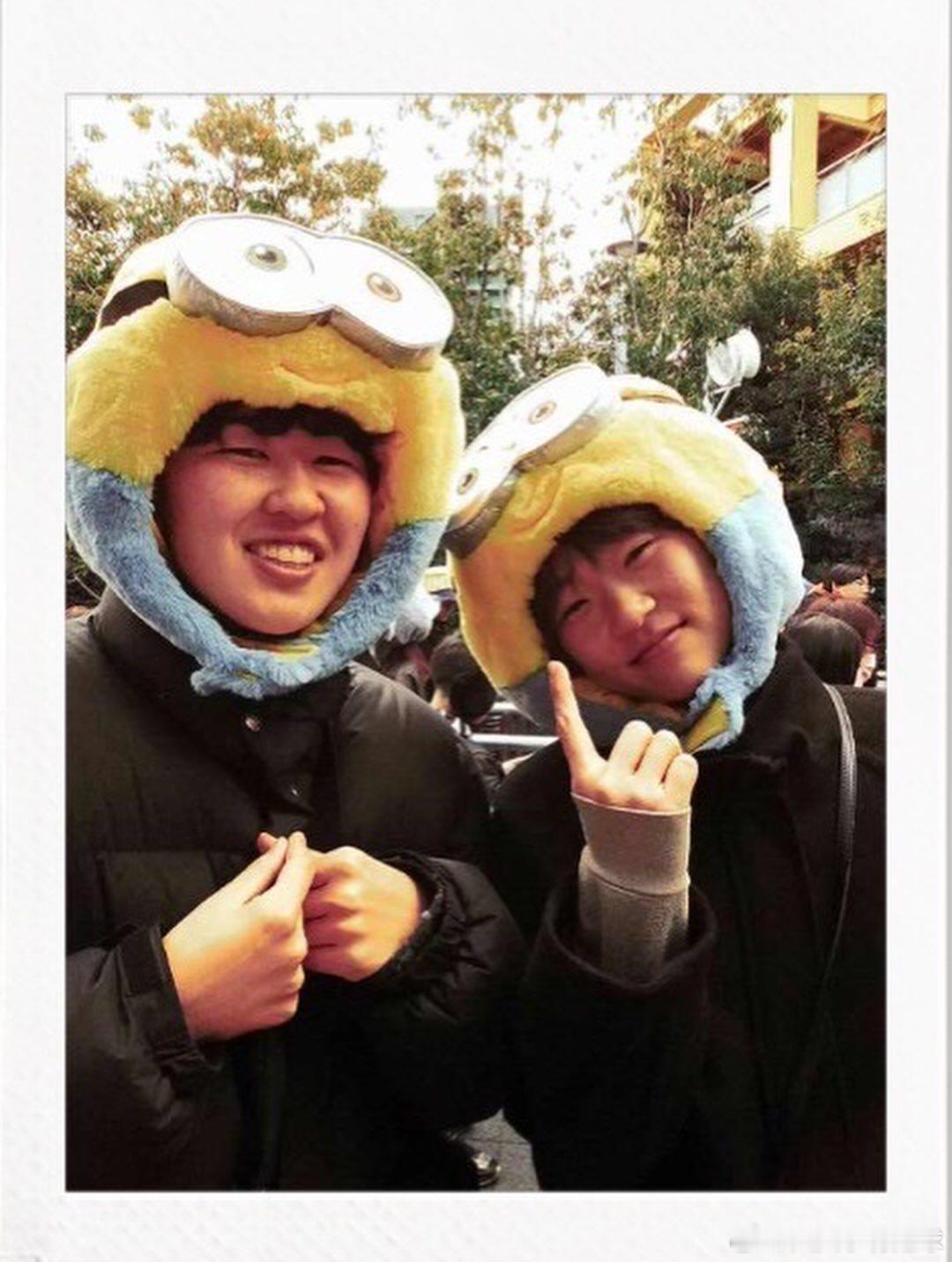 日本环球影城·小黄人集合。浜野：“先玩啥？直接上飞行恐龙热热身吧！”（小山：她是